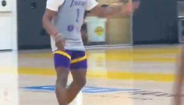 开云官方直播-布朗尼顺利完成湖人试训 17号签目标华裔高中锋